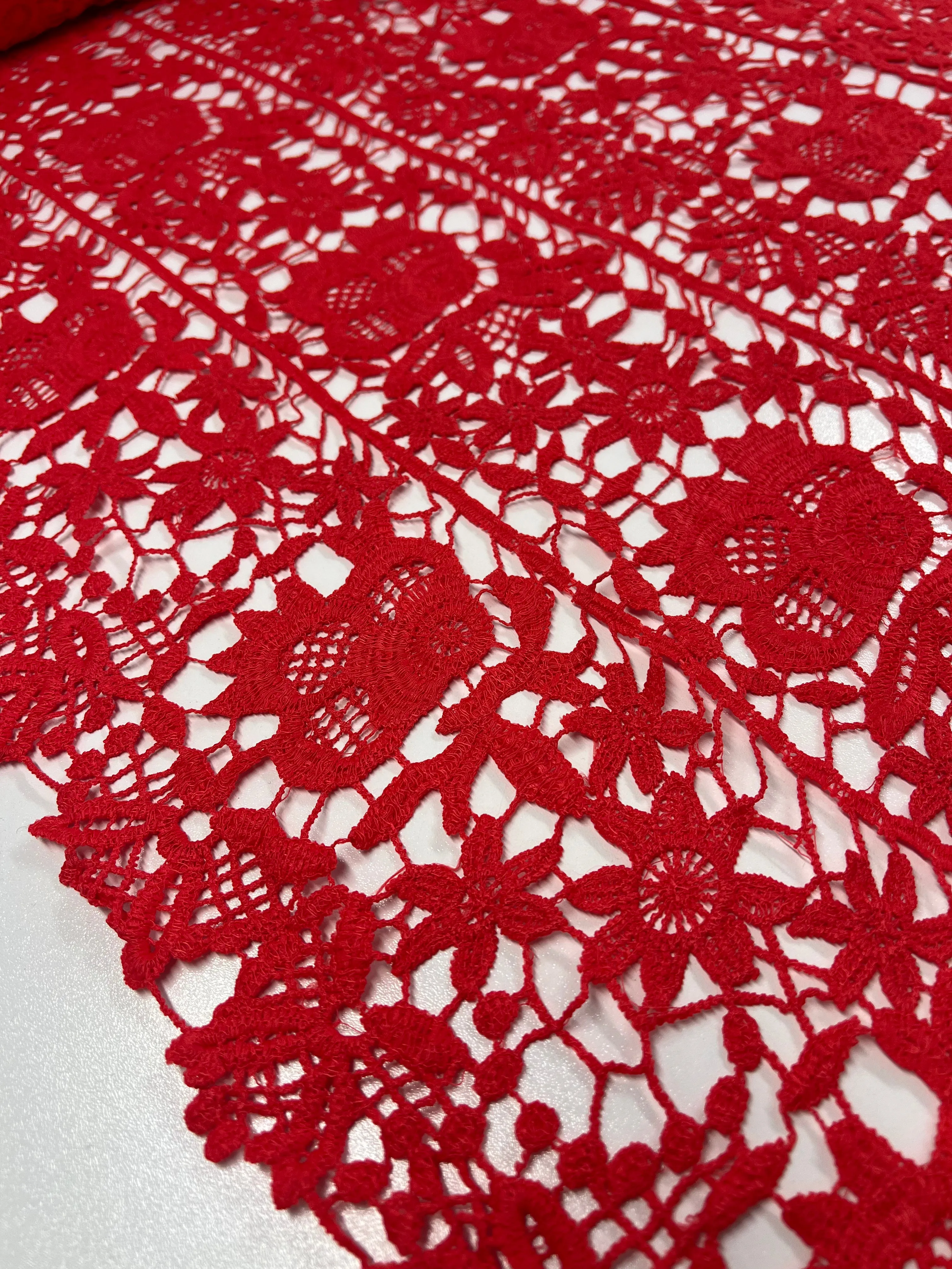 Anglaise Lace - Red Alert - 120cm